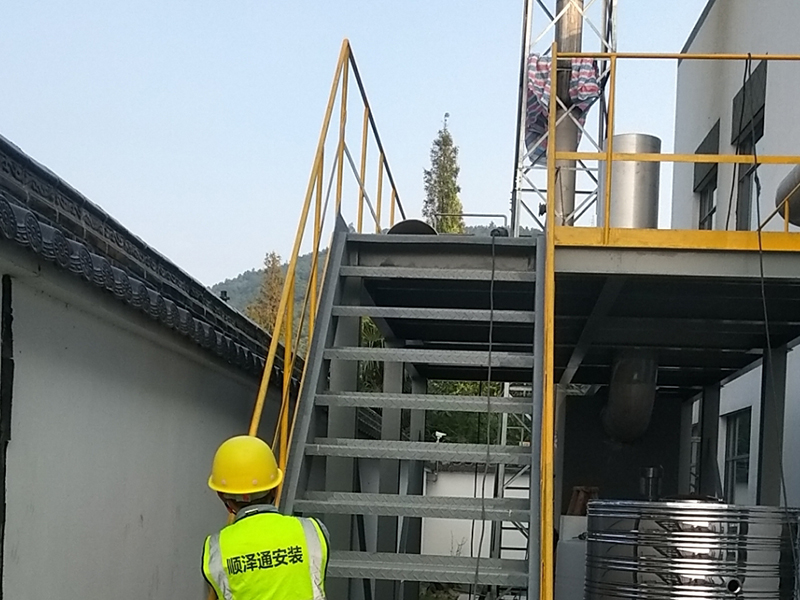 钢平台步梯安装
